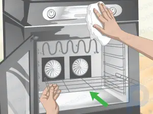 Как очистить пригоревшее дно духовки