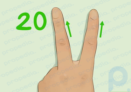 Paso 2 Indique 20, 30 y 40 con los dedos de la mano izquierda.