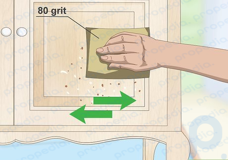 Schritt 2 Schleifen Sie das Holz mit Schleifpapier der Körnung 80.