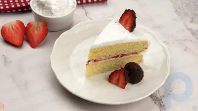 Comment décorer un gâteau avec des fraises