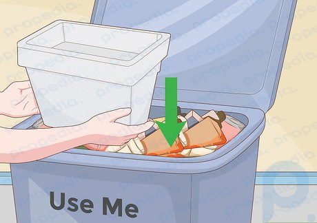 Paso 3 Tira la espuma de poliestireno a tu contenedor de basura o contenedor de basura.