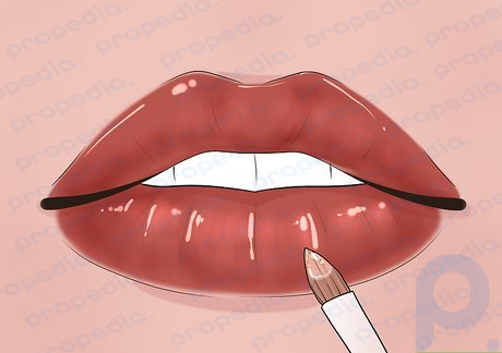 Paso 2 Unta tus labios con una fina capa de brillo labial.