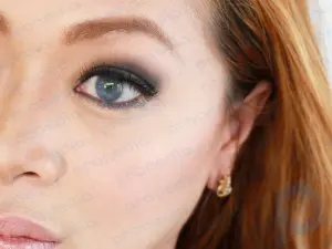 Laut einem Visagisten ist es die beste Art, Augen-Make-up für blaue Augen zu machen