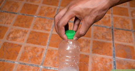 Step 1 Grip the neck of the bottle with the tips of your fingers.