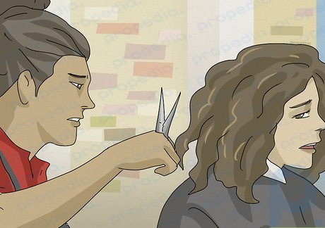 Paso 7 Si le estás cortando el pelo a otra persona, tienes un tema que discutir.