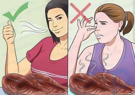 Paso 3 No comas pescado que tenga un olor fuerte.