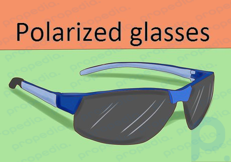 Шаг 3. Если возможно, приобретите поляризационные очки.