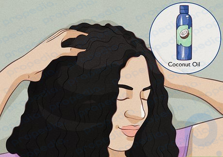 Шаг 1. Используйте герметик, чтобы удерживать влагу в волосах, если они особенно сухие.