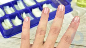 So helfen Sie Ihren Nägeln, sich nach der Acryllackierung zu erholen