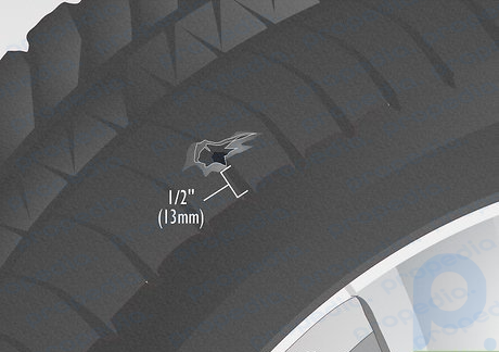 Remende seu pneu se o dano estiver a 1/2 pol. (13 mm) da parede lateral.