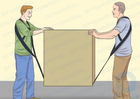 Schritt 3 Heben Sie schwere Gegenstände mit einem Schulterroller an, wenn Sie mit einem Partner unterwegs sind.