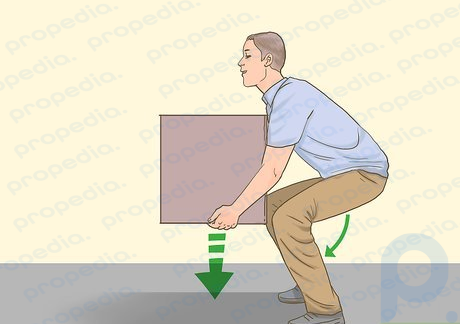 Шаг 8. Согните колени, чтобы поставить предмет на землю.