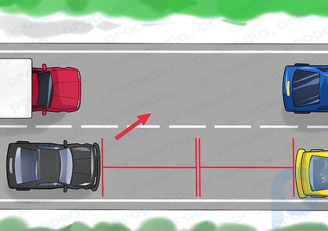 Paso 3 Deje un espacio adecuado entre usted y el automóvil que está delante de usted.